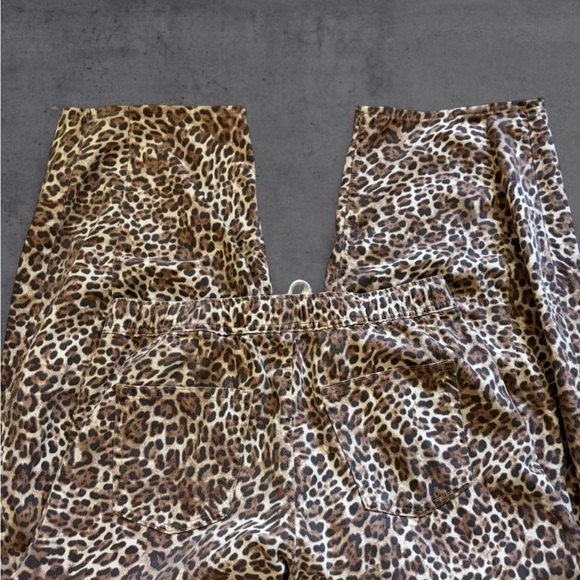 GAP Leopard Print Wide Leg Drawstring Barrel Jeans - Picture 3 of 6